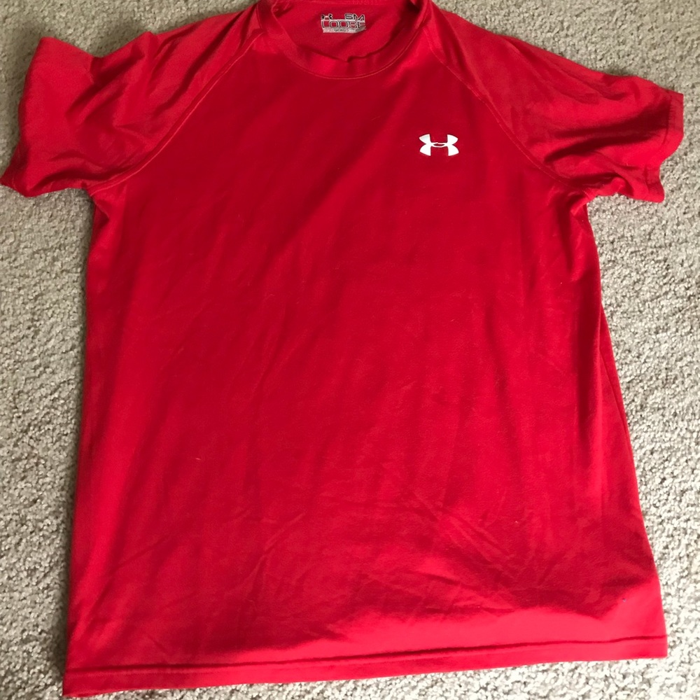 Under Armour tee small loose